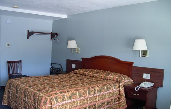 Economy Inn Willows - King Bed